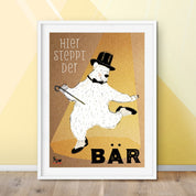 Kinderposter Steppender Bär – Wanddeko fürs Kinderzimmer, handgemalt
