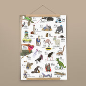 ABC-Poster mit Tieren mit Posterleiste aus Eichenholz, handgemalt auf Naturpapier